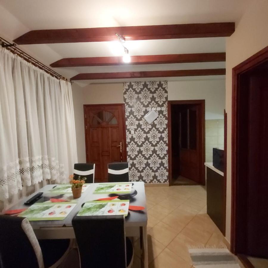 Melinda nyaralóház Balatonkenese Esterno foto